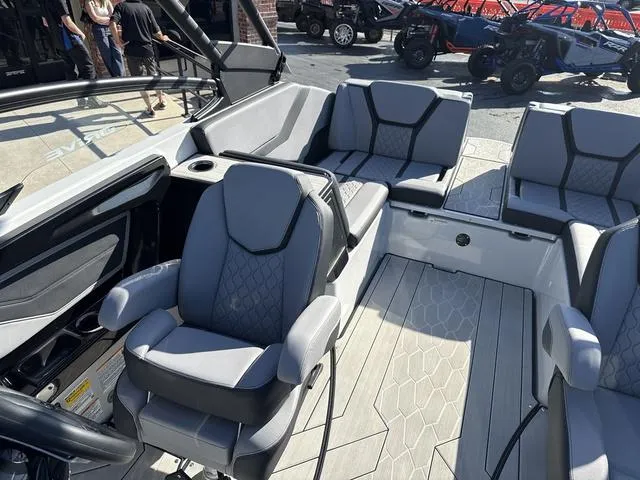 Slide: The Image of Yamaha 255XD-MIST GRAY-GALVANIZE 2025 - 14