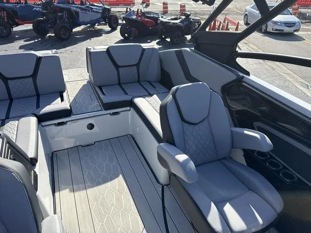 Slide: The Image of Yamaha 255XD-MIST GRAY-GALVANIZE 2025 - 17