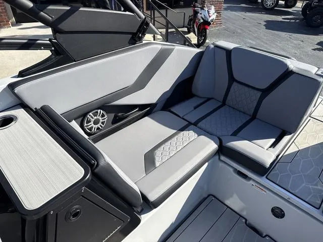 Slide: The Image of Yamaha 255XD-MIST GRAY-GALVANIZE 2025 - 19