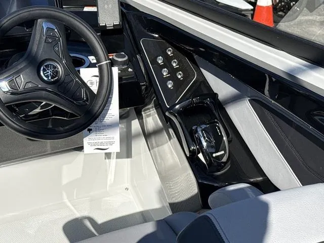 Slide: The Image of Yamaha 255XD-MIST GRAY-GALVANIZE 2025 - 21