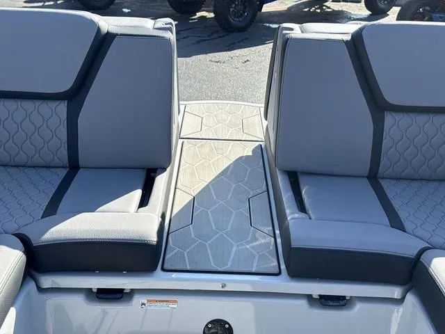 Slide: The Image of Yamaha 255XD-MIST GRAY-GALVANIZE 2025 - 24