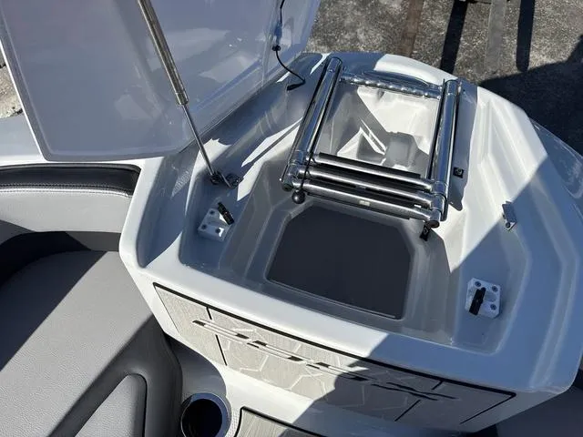 Slide: The Image of Yamaha 255XD-MIST GRAY-GALVANIZE 2025 - 25