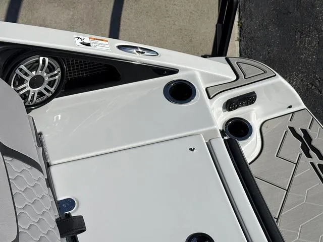 Slide: The Image of Yamaha 255XD-MIST GRAY-GALVANIZE 2025 - 27