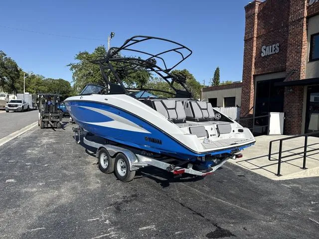 Slide: The Image of Yamaha 255XD-MIST GRAY-GALVANIZE 2025 - 3