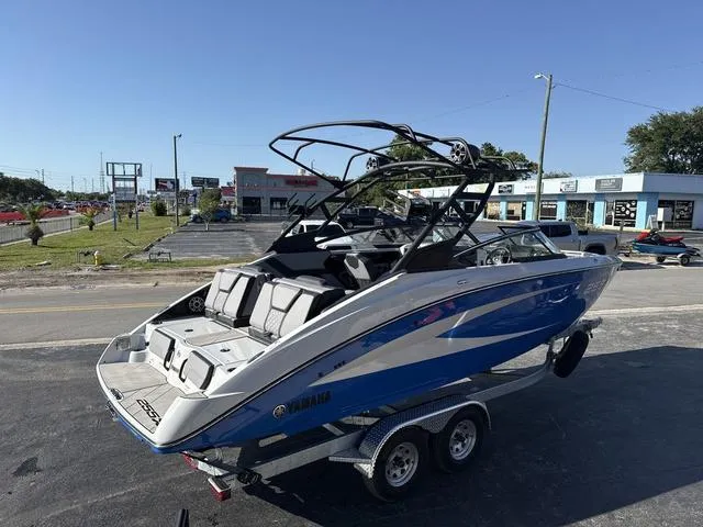 Slide: The Image of Yamaha 255XD-MIST GRAY-GALVANIZE 2025 - 4