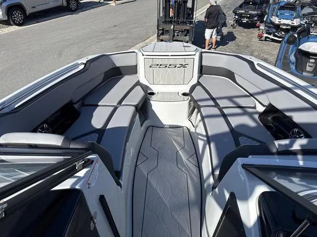 Slide: The Image of Yamaha 255XD-MIST GRAY-GALVANIZE 2025 - 6