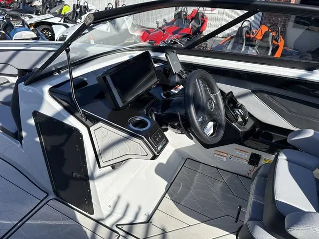 Slide: The Image of Yamaha 255XD-MIST GRAY-GALVANIZE 2025 - 7