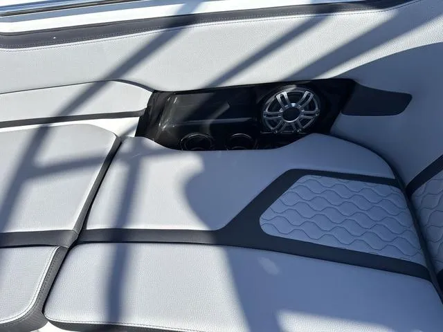 Slide: The Image of Yamaha 255XD-MIST GRAY-GALVANIZE 2025 - 8