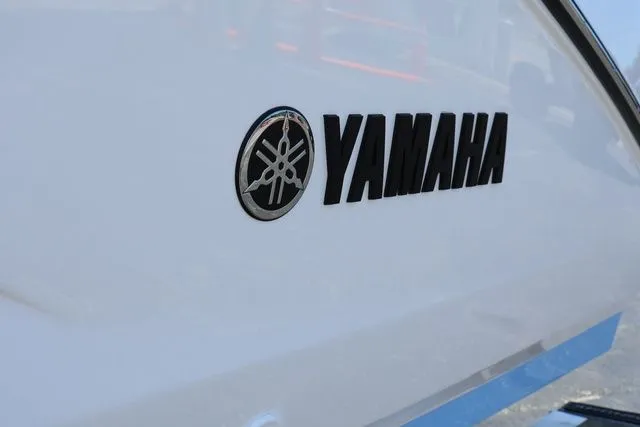 Slide: The Image of Yamaha 222 FSH Sport 2025 - 10