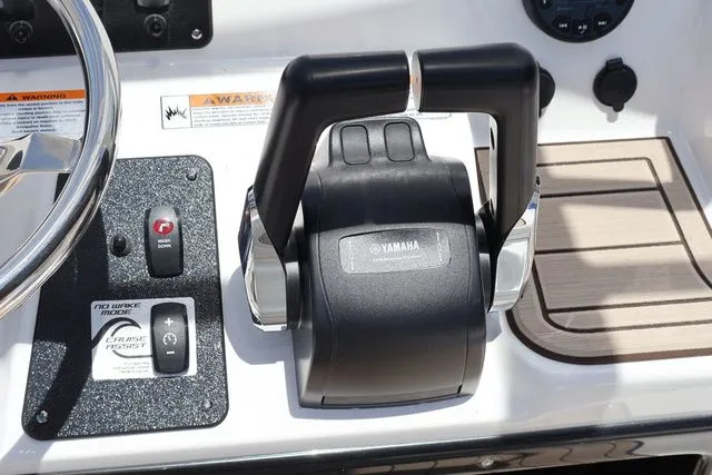 Slide: The Image of Yamaha 222 FSH Sport 2025 - 16