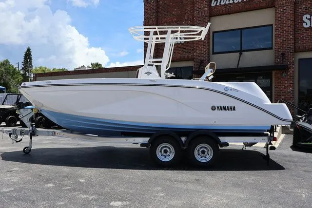 Slide: The Image of Yamaha 222 FSH Sport 2025 - 3