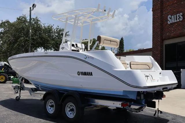 Slide: The Image of Yamaha 222 FSH Sport 2025 - 4