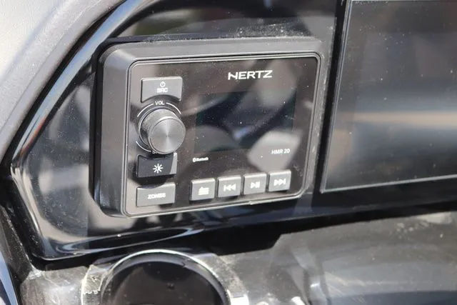 Slide: The Image of Yamaha 195S-BLACK-GALVANIZED 2025 - 18