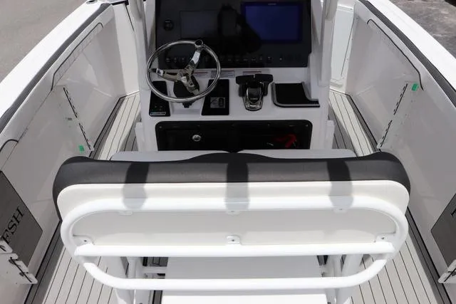 Slide: The Image of Yamaha 255 FSH SPORT E-YACHT BLU 2025 - 14