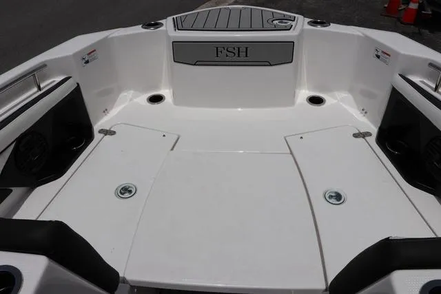Slide: The Image of Yamaha 255 FSH SPORT E-YACHT BLU 2025 - 22