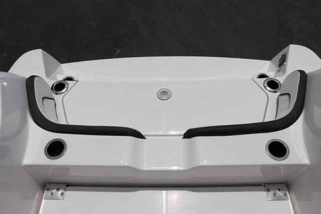 Slide: The Image of Yamaha 255 FSH SPORT E-YACHT BLU 2025 - 33