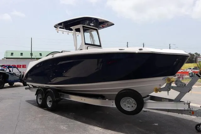 Slide: The Image of Yamaha 255 FSH SPORT E-YACHT BLU 2025 - 7