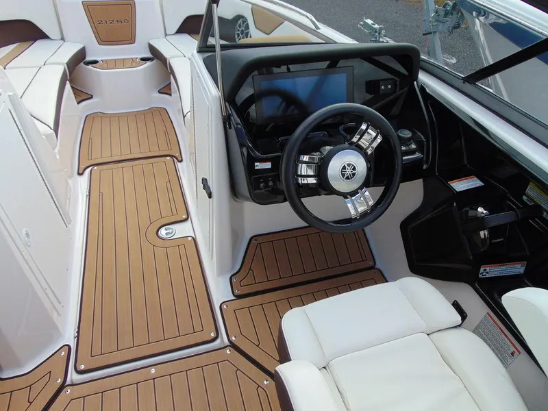 Slide: The Image of Yamaha 212SD 2021 - 10