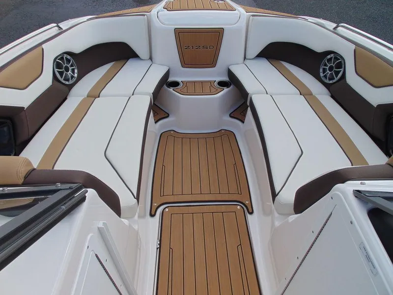 Slide: The Image of Yamaha 212SD 2021 - 12