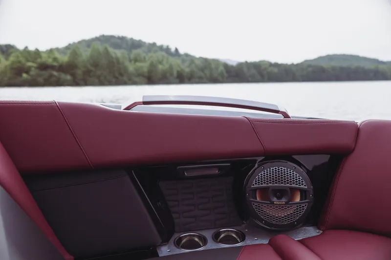 Slide: The Image of MasterCraft X22 2024 - 12