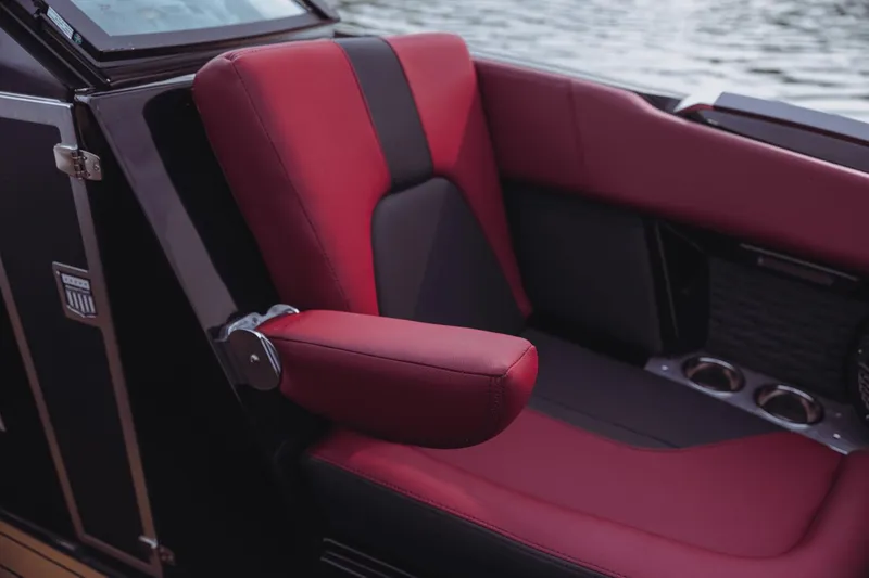 Slide: The Image of MasterCraft X22 2024 - 14