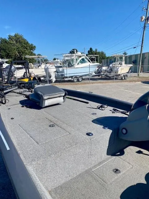 Slide: The Image of 2014 Bass Tracker PRO TEAM 190 boat in a marina with other boats. - 12