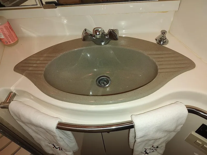 Slide: The Image of Maxum 4100 SCR 1999 - 54