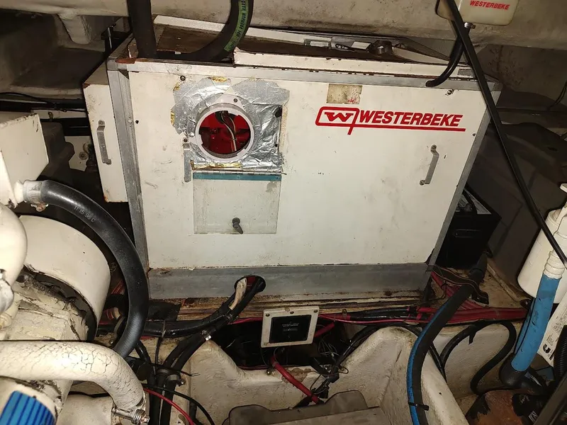 Slide: The Image of Maxum 4100 SCR 1999 - 62