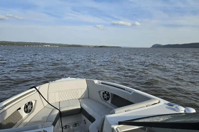 Slide: The Image of Sea Ray 280 SLX 2023 - 18