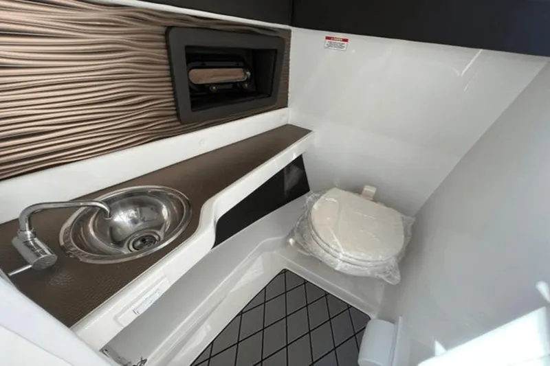 Slide: The Image of Sea Ray 280 SLX 2023 - 20
