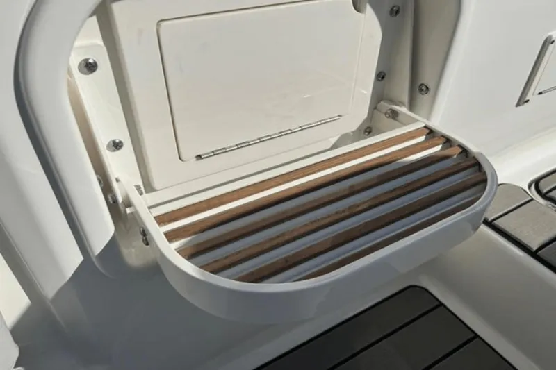 Slide: The Image of Sea Ray 280 SLX 2023 - 21