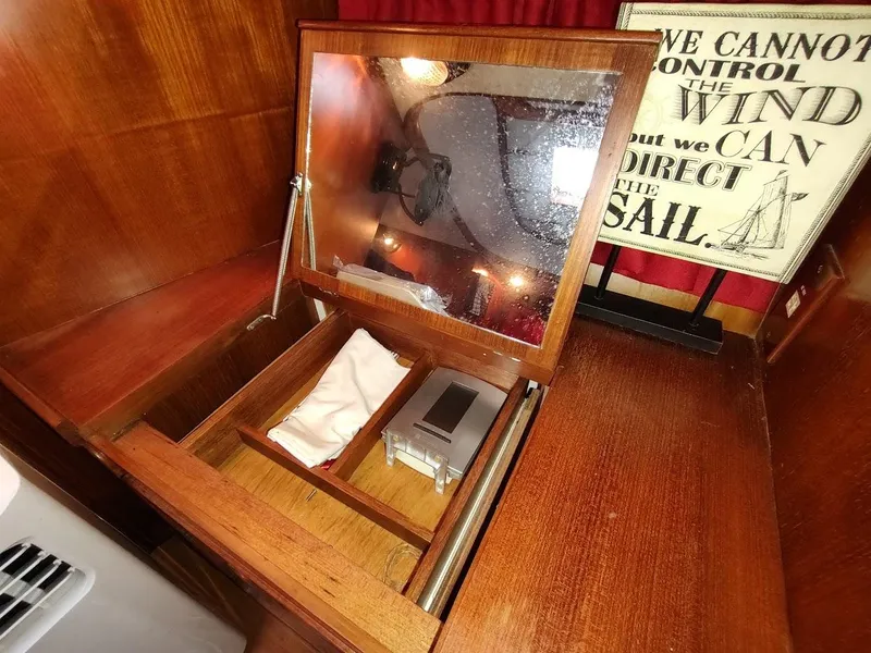 Slide: The Image of Hylas 46 1997 - 66