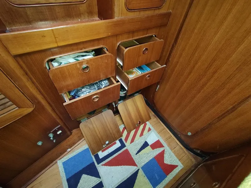 Slide: The Image of Hylas 46 1997 - 86