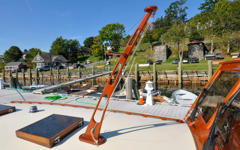 Slide: The Image of Bunker and Ellis - Aleria - Coachroof - Custom Mast - 20