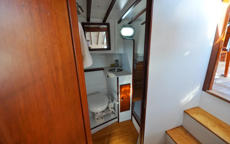 Slide: The Image of Bunker and Ellis - Aleria - Head - 54