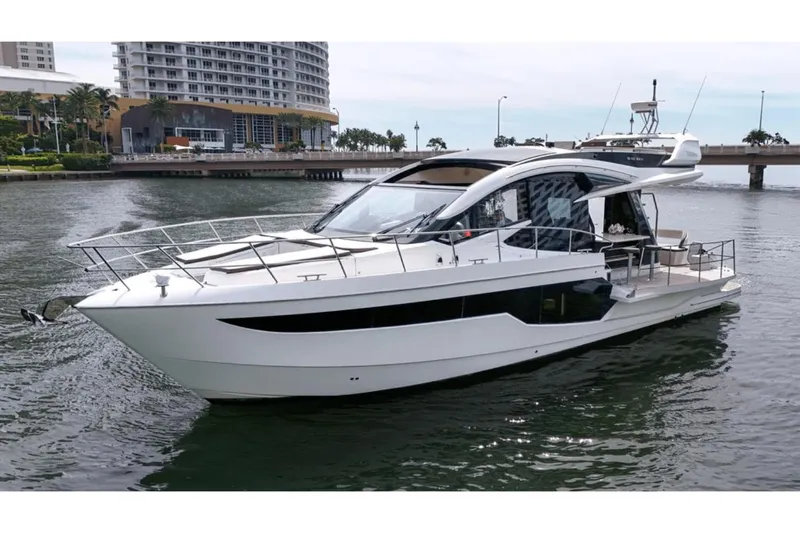 Slide: The Image of Galeon 510 Sky 2020 - 24