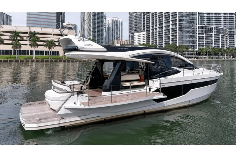 Slide: The Image of Galeon 510 Sky 2020 - 28