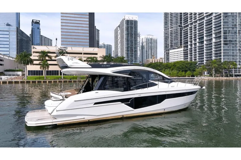 Slide: The Image of Galeon 510 Sky 2020 - 3