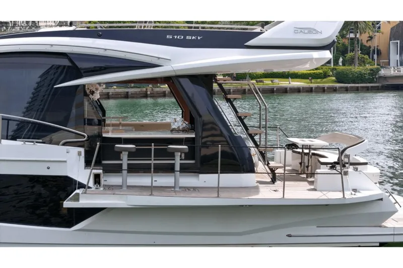 Slide: The Image of Galeon 510 Sky 2020 - 35