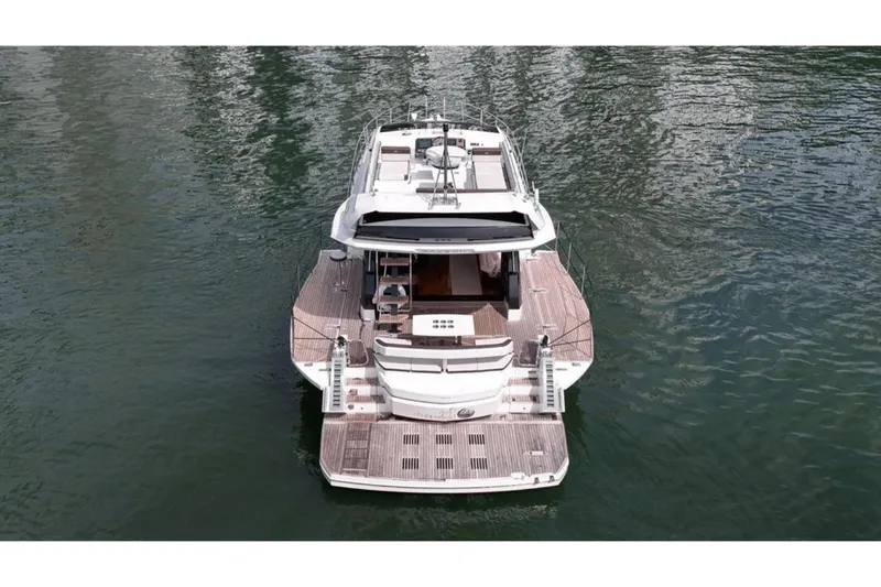 Slide: The Image of Galeon 510 Sky 2020 - 37