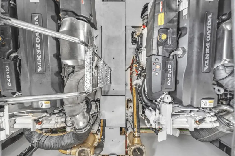 Slide: The Image of Galeon 510 Sky 2020 - 47