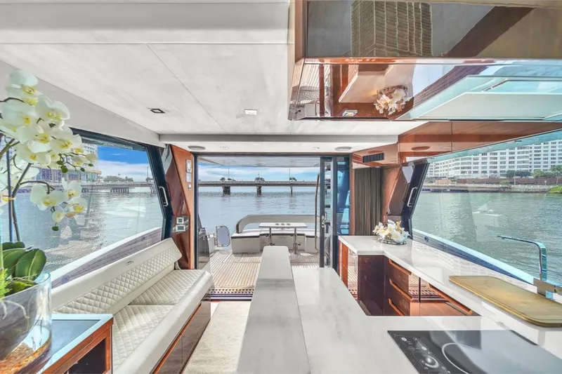 Slide: The Image of Galeon 510 Sky 2020 - 84