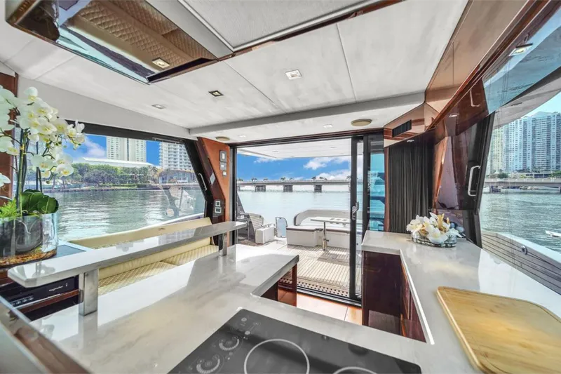 Slide: The Image of Galeon 510 Sky 2020 - 85