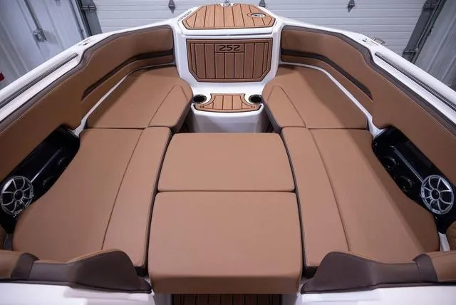 Slide: The Image of Yamaha 252SE 2025 - 11