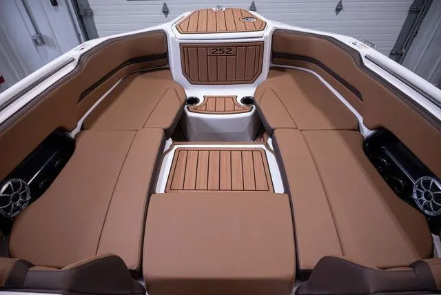 Slide: The Image of Yamaha 252SE 2025 - 12