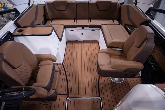 Slide: The Image of Yamaha 252SE 2025 - 14