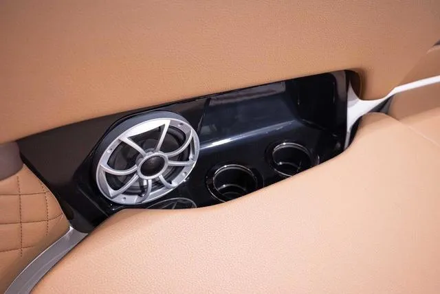 Slide: The Image of Yamaha 252SE 2025 - 17