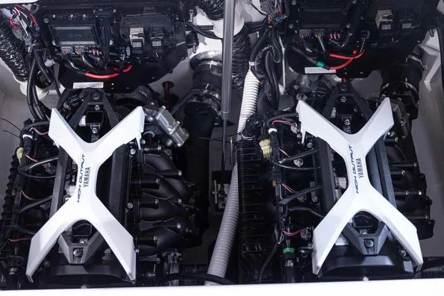 Slide: The Image of Yamaha 252SE 2025 - 18