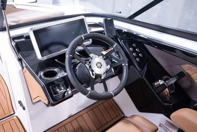 Slide: The Image of Yamaha 252SE 2025 - 7