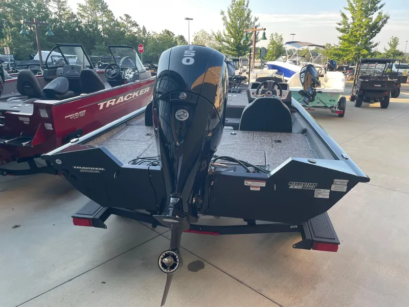 Slide: The Image of 2025 Tracker Pro Team 195 Tournament Edition boat displayed outdoors. - 3